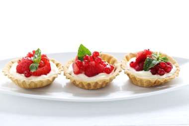 Tatlı tartlets çilek ile 