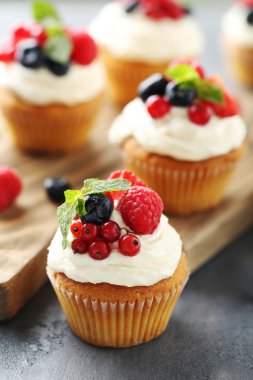 Lezzetli kek çilek ile 