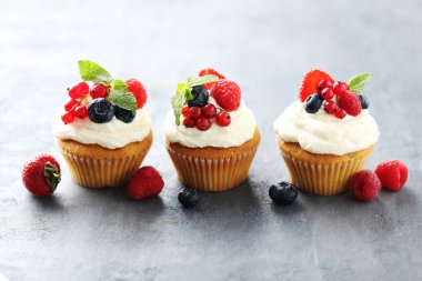 Lezzetli kek çilek ile 