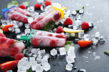 çilek ile eritme popsicles