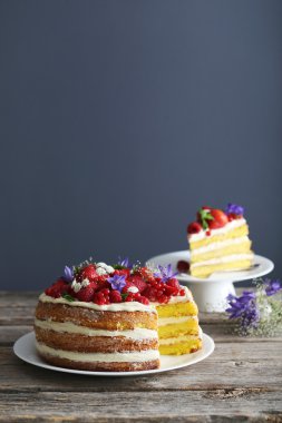 Bisküvi kek çilek ile 