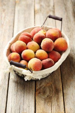 Şeftali meyve sepeti 