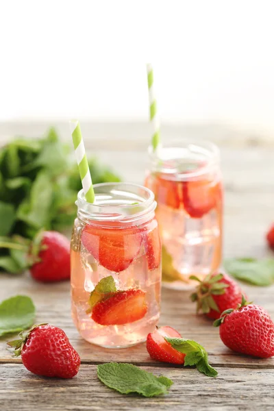 Bebidas frescas de morango — Fotografia de Stock