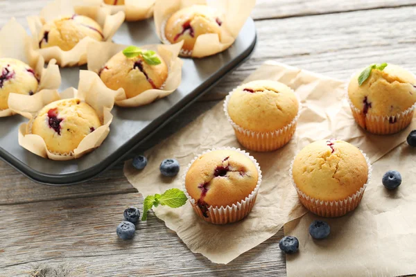 Yaban mersini ile lezzetli muffins — Stok fotoğraf