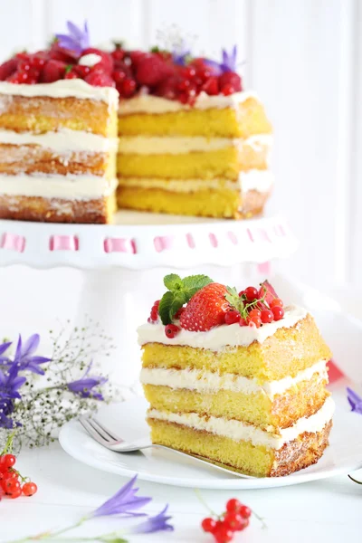 Keksz torta bogyók — Stock Fotó
