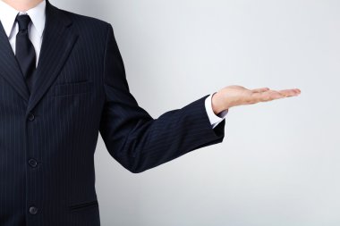iş adamı eliyle işaret 