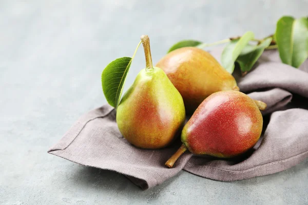 Ripe pears on table — Stock Photo, Image