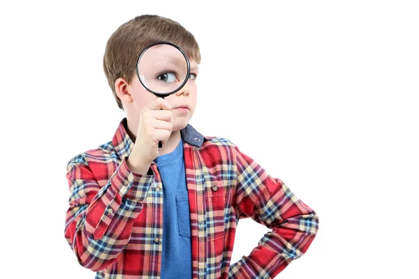虫眼鏡を持つ男子校生 — ストック写真