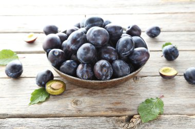 sepet içinde olgun Erik