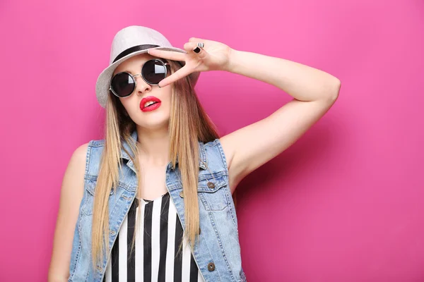 Retrato de una chica hipster — Foto de Stock