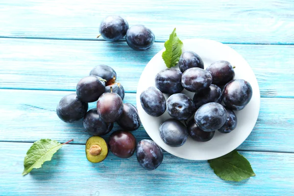Tasty and ripe plums — Stock Photo, Image