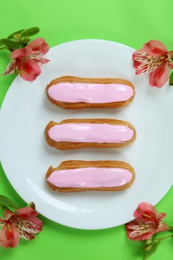 Eklerleri plaka üzerinde sır ile