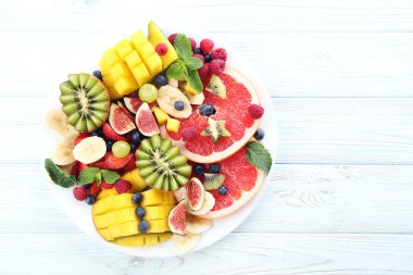 Taze meyve salatası o