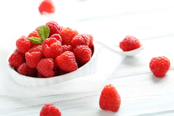 Red raspberries in bowl — Stock Photo, Image