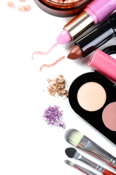 Pinceles de maquillaje y cosméticos — Foto de Stock