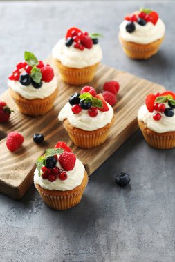 Lezzetli kek çilek ile 