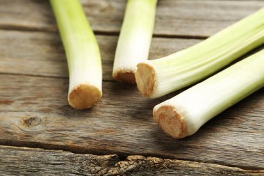 dört yeşil pırasa