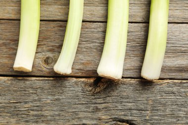 dört yeşil pırasa 