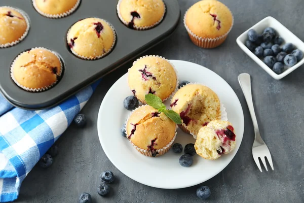 Leckere Muffins mit Blaubeeren — Stockfoto