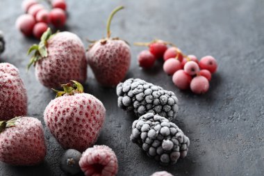 Masada dondurulmuş meyveler