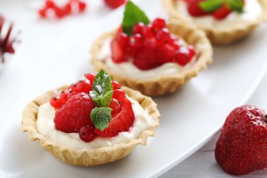 Tatlı tartlets çilek ile