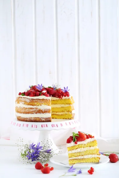 Pastel de galletas con bayas — Foto de Stock