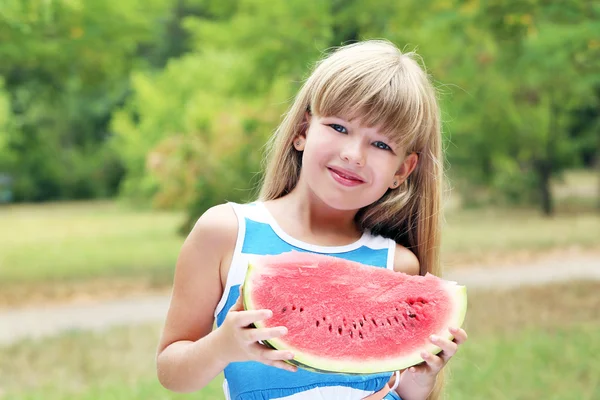 Potret gadis dengan semangka — Stok Foto
