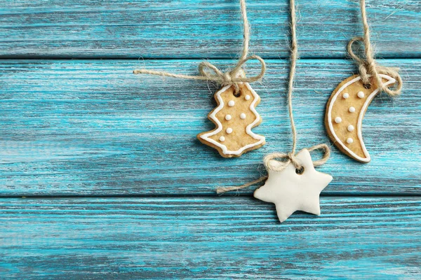 Kerstkoekjes op tafel — Stockfoto