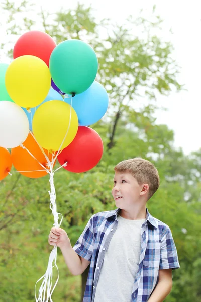 Anak kecil dengan balon. — Stok Foto