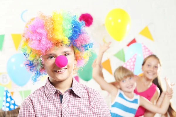 Niños en fiesta de cumpleaños —  Fotos de Stock