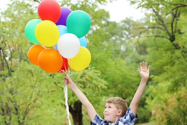 Anak kecil dengan balon. — Stok Foto