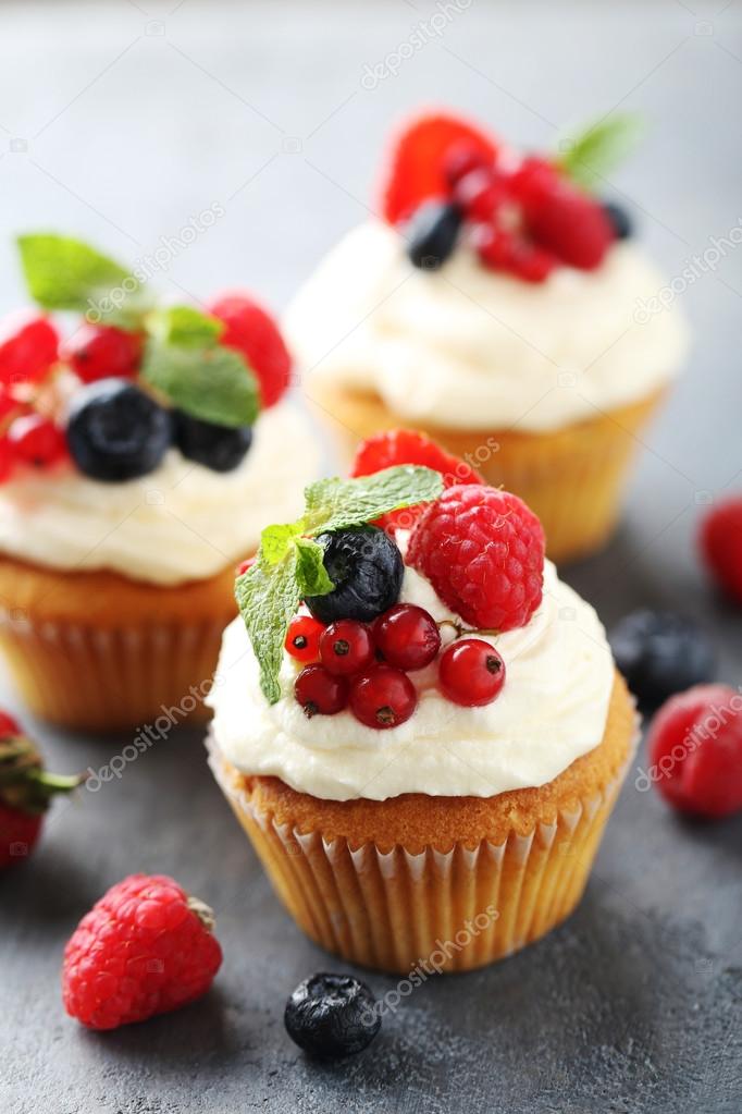 Tasty cupcakes with berries 