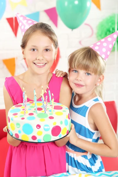 Niños en fiesta de cumpleaños — Foto de Stock