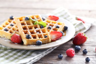 Waffle taze çilek ile 