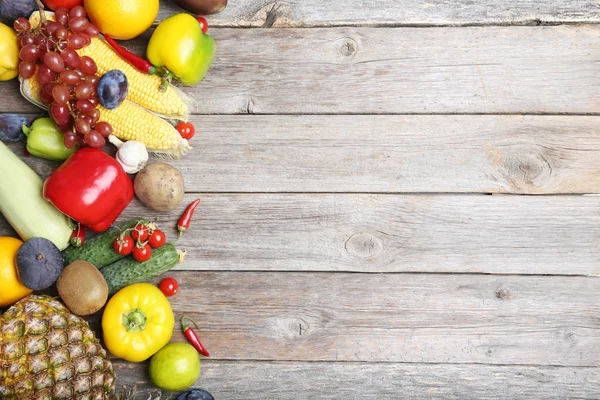Frutas e legumes maduros — Fotografia de Stock