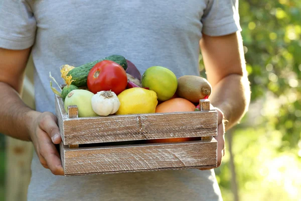 Cajón con frutas y verduras —  Fotos de Stock
