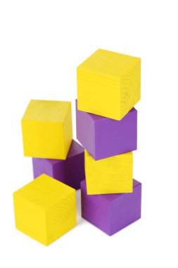 Renkli ahşap oyuncak küpleri