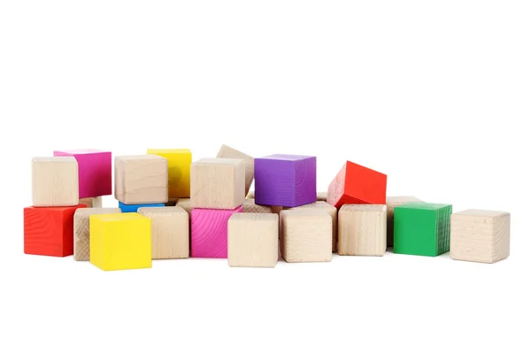 Cubi di giocattoli in legno colorati — Foto Stock