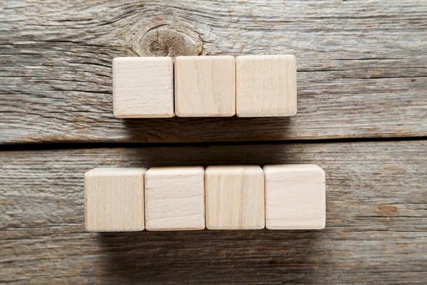 Spielzeugwürfel aus Holz — Stockfoto