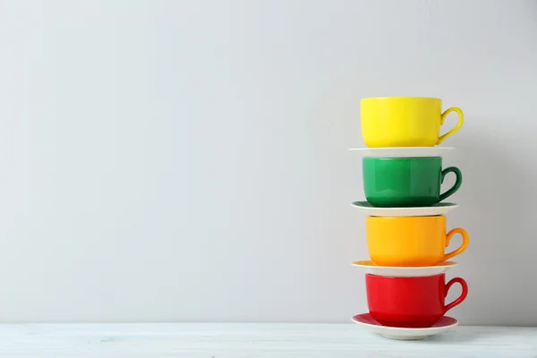 Coloridas tazas y platillos — Foto de Stock