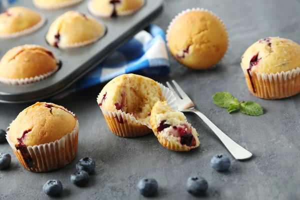 Muffiny s čerstvými borůvkami — Stock fotografie