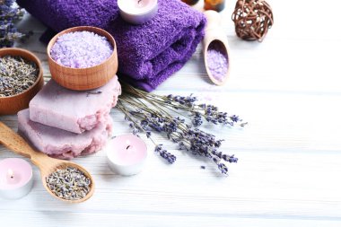 Sabun ile lavanta çiçekleri 