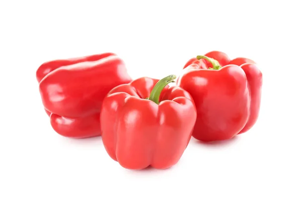 Pimentos vermelhos isolados — Fotografia de Stock