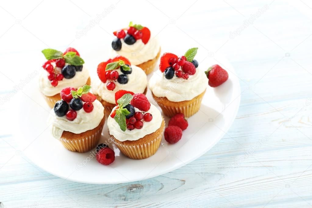 Tasty cupcakes with berries 