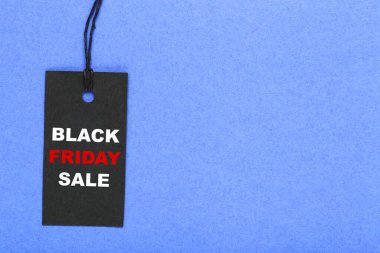 Mavi arka planda Kara Cuma indirimli metin etiketi