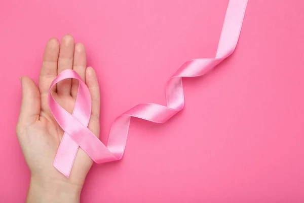 Conceito Cancro Mama Mão Feminina Segurando Fita Rosa — Fotografia de Stock