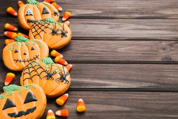 Halloween Perník Sušenky Bonbóny Dřevěném Stole — Stock fotografie