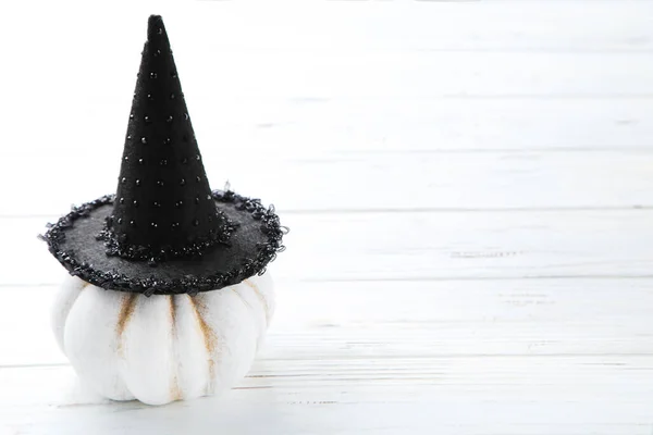 Calabaza Halloween Con Sombrero Negro Sobre Fondo Madera — Foto de Stock
