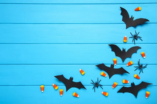 할로윈 박쥐는 배경에 사탕과 거미가 — 스톡 사진