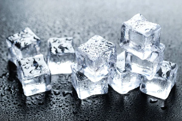 Cubos Hielo Con Gotas Agua Sobre Fondo Negro — Foto de Stock